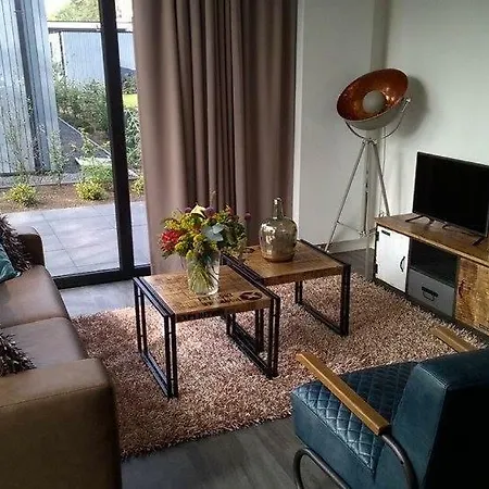 Holiday home Jeneverbes24